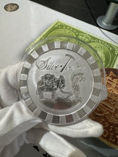Silver Towne 5oz .999 Poker Chip / Prospector Round - Sealed - Zdjęcie 1 z 2