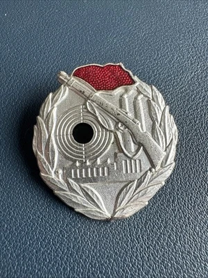 DDR Schießabzeichen der Kampfgruppen Silber Arbeiterklasse Abzeichen Anstecker - Bild 1 von 2