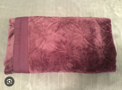 ONE QATAR AIRWAYS Q SUITES blanket Business Class / First Class. Used only once