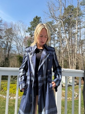 Burberry Classic Double Breasted Trench coat  Iconic Navy plaid SIZE US 6 SMALL