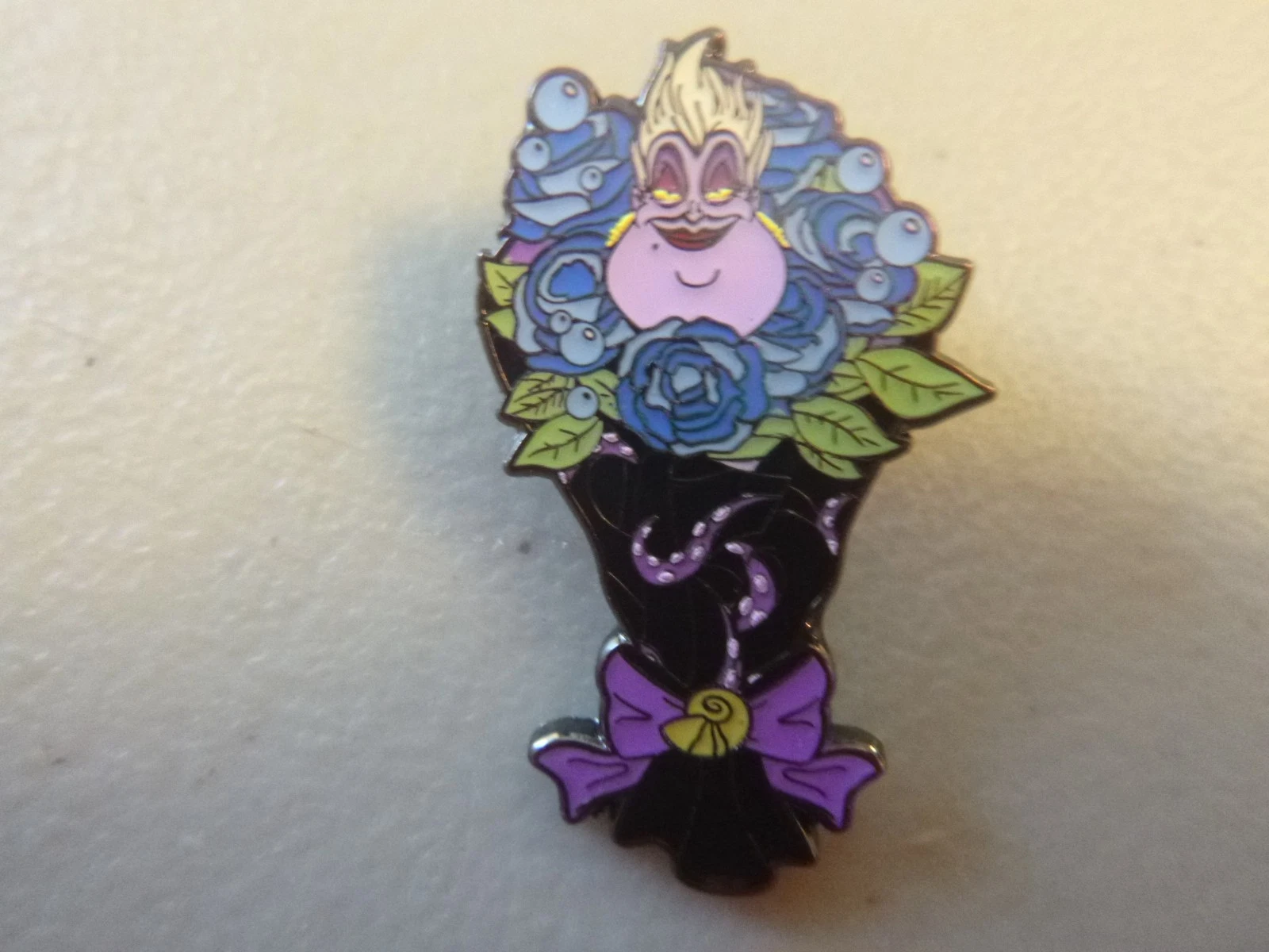 Disney Loungefly Pin - Villains Character Bouquet Mystery Series - Ursula