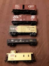 HO scale 5 car mixed lot. Athearn, AHM, MANTUA HO52021i 