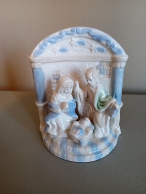 Small Ceramic Christmas Nativity Scene in Stable One Piece Set 4.75'' tall NICE!!