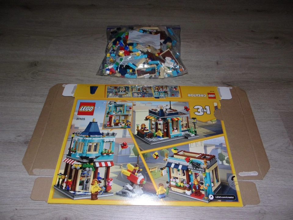 LEGO Creator 31105 Townhouse Toy Store, photo 2 sur 2