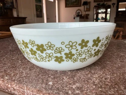 Vintage PYREX Spring Blossom Crazy Daisy Green White Bowl 4 Qt Very Good