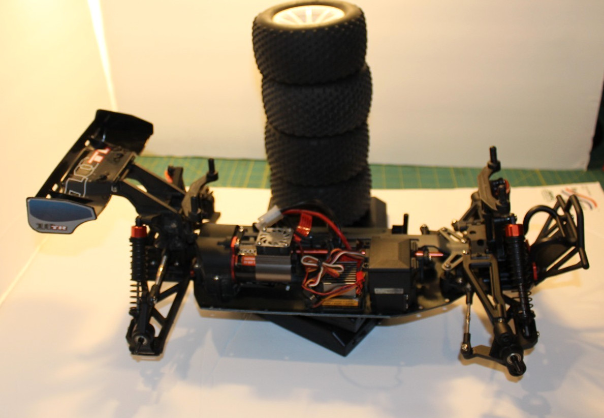 Helion Dominus 10 TR TRUGGY Reaktor 4WD Brushless 1:10 scale hobby-grade