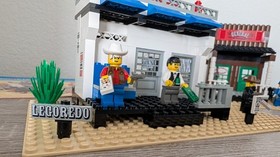 LEGO Wild Western: 6765 Gold City Junction 98% complete, army banker cowboy