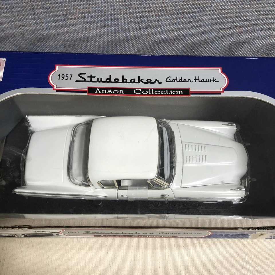 Anson Collection 1957 Studebaker Golden Hawk 1:18 Metal Die-Cast Car - Image 3 of 4