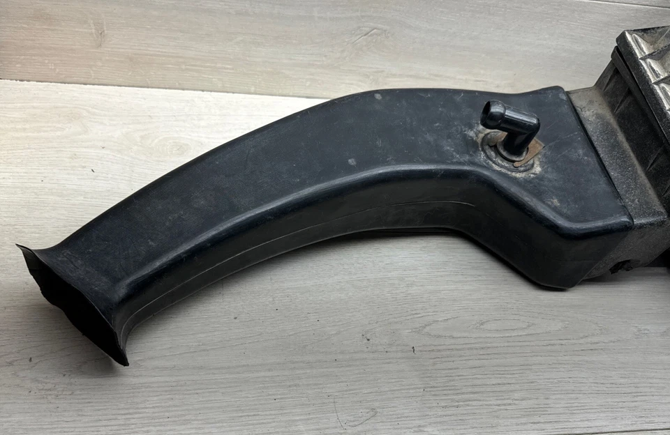 87-96 Ford E-150 Econoline VAN 4.9 5.0 5.8 CONJUNTO DE CAIXA DE FILTRO DE AR ENTRADA DE AR - Imagem 2 de 4