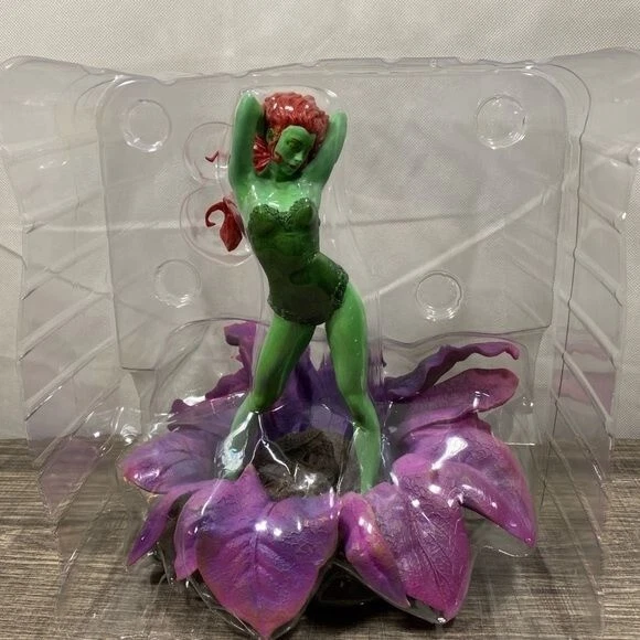 POISON IVY 9 英寸 DC Gallery Diorama 雕像钻石精选玩具人偶 — 第 4/4 张图片
