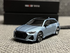 Burago Audi A6 C8 Avant Modellauto – Weiß, Maßstab 1:43, Mit Drehbaren Rädern, Ca. 11,5 Cm Lang