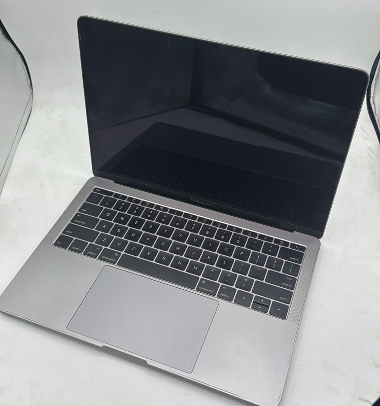 Apple MacBook Pro 13-inch 1.4Ghz i5 128GB SSD - Silver (IL)