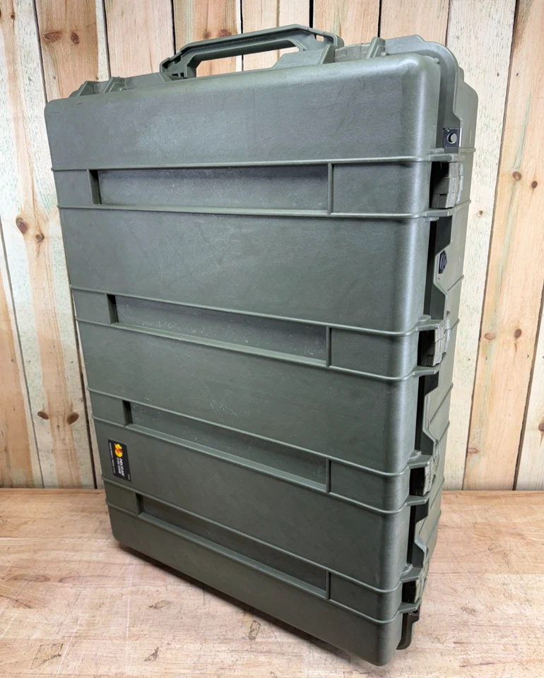 Pelican 1730 Protector Case Green Rolling Waterproof Good Condition AB Free Ship - Image 3 of 4