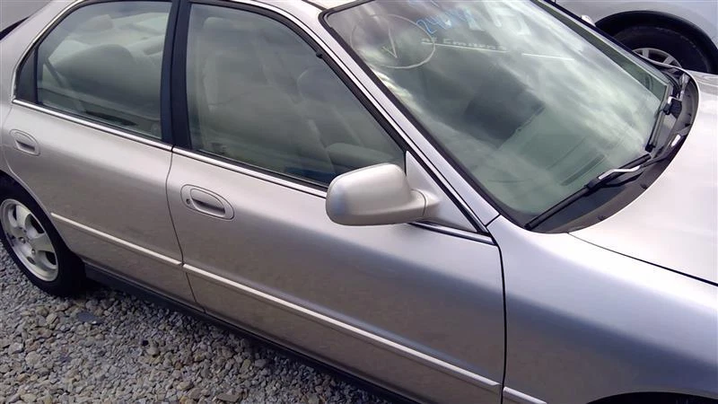 Espejo retrovisor interior usado se adapta a: Honda Accord 1997 grado A Foto 4 de 4