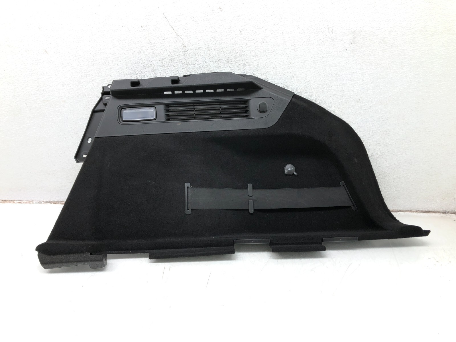 2017-2022 MASERATI LEVANTE RIGHT PASSENGER REAR QUARTER TRIM COVER PANEL OEM.