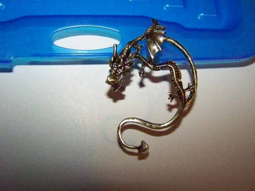 MAGNIFIQUE BOUCLE D'OREILLE MOTIF DRAGON - Photo 1/1