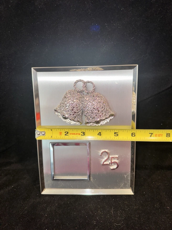 Marco de fotos de colección 25 aniversario 2x2 espacio de fotos plateado tiene caja de música Swank Foto 4 de 4