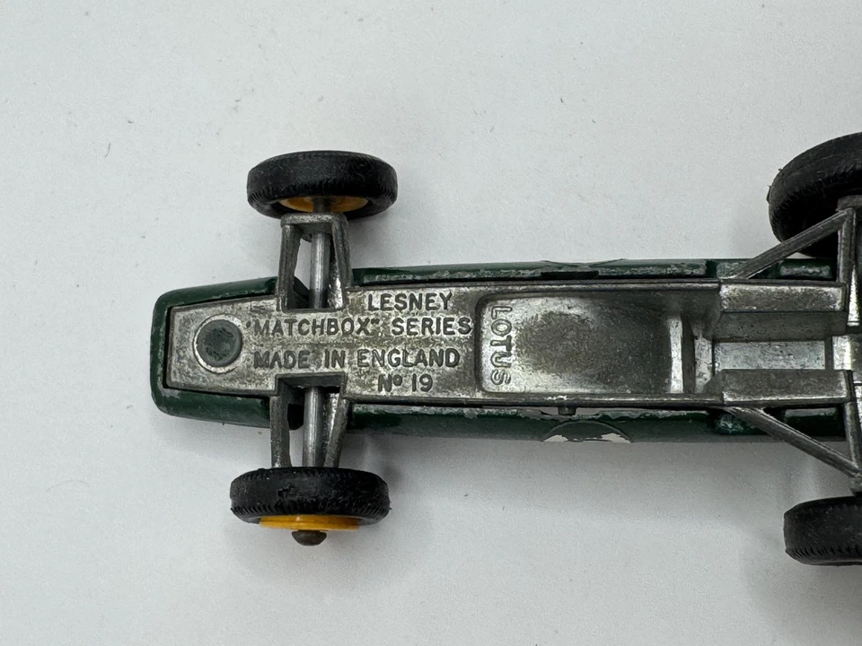 VINTAGE LESNEY MATCHBOX NO.19 LOTUS FORMULA 1 DIECAST CAR MADE IN ENGLAND 1960S - Image 4 of 4