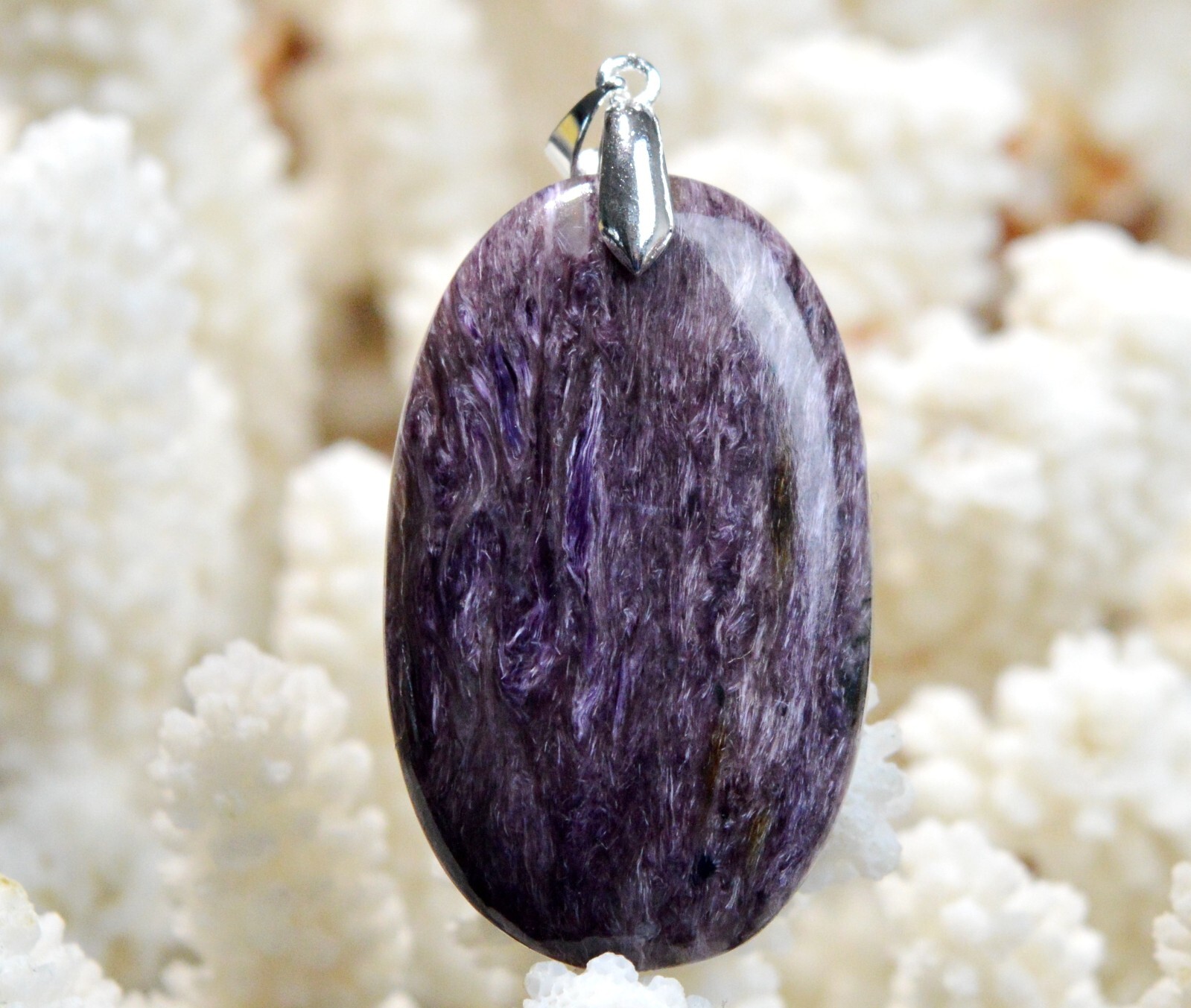 Pendentif en charoite de Russie 70 carats le cadeau en cabochon idéal