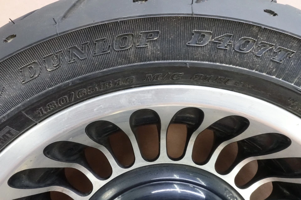 Harley Davidson Road King 2007-2011 FLHR llanta trasera Dunlop 180/65 B16 Foto 3 de 4