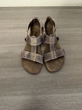 Women’s Gray Leather ROAN Sandals Size 8, Next 2New, Super Cute!