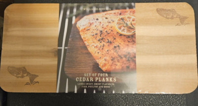 WILLIAMS-SONOMA, SET OF FOUR CEDAR PLANKS FOR SMOKING FISH POULTRY AND VEGGIES