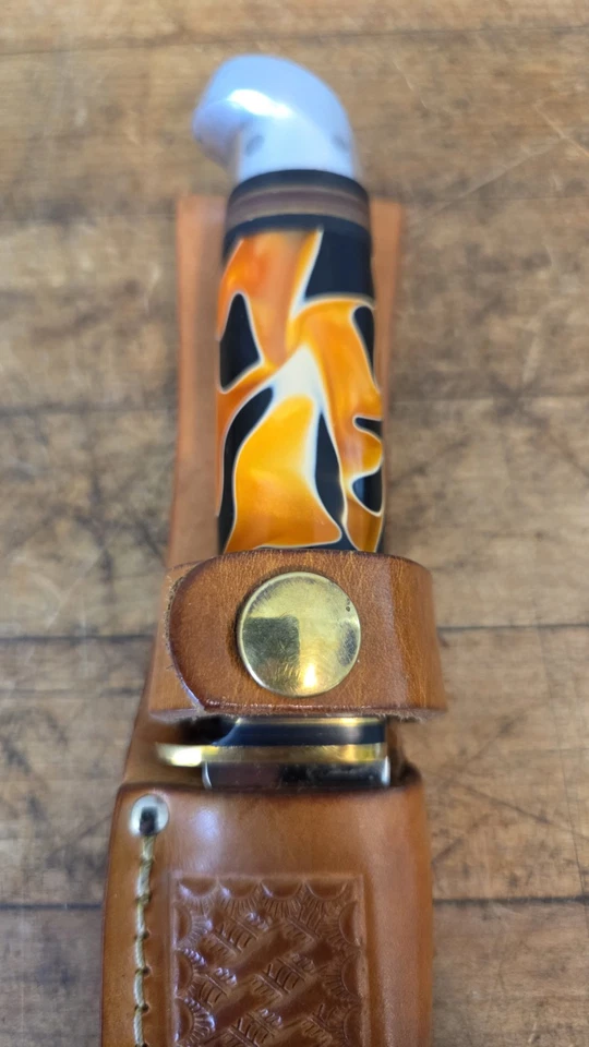 Cuchillo de caza Western Boulder 10" naranja amarillo infierno hoja fija con funda Foto 3 de 4