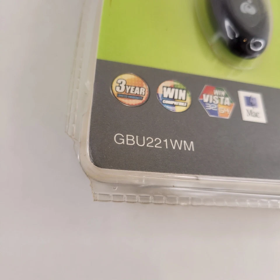 IOGEAR Bluetooth to 2.0 USB Adapter Class 2 GBU221WM Connect Wirelessly - Image 4 of 4