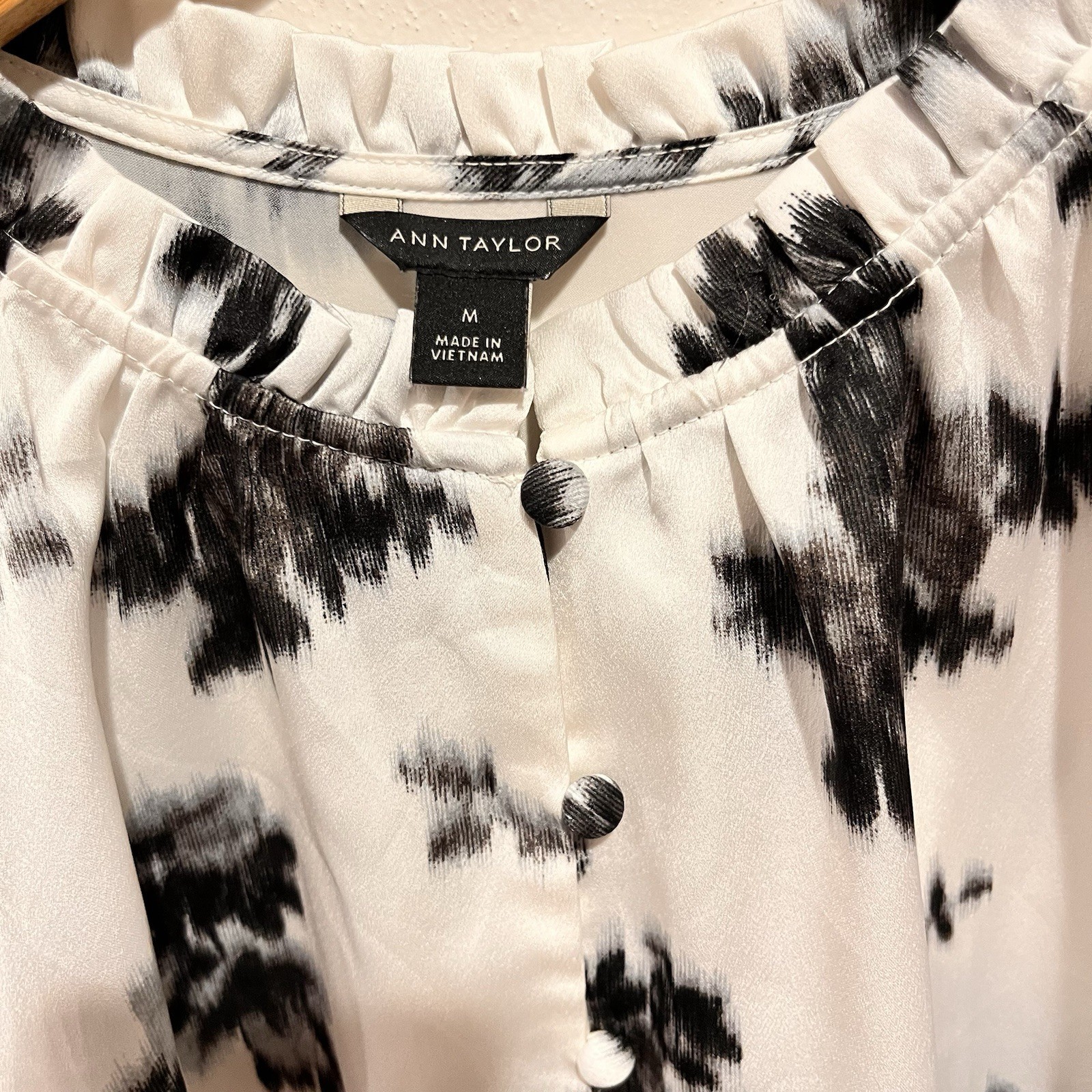 Multiple Womens Tops Medium Black White Ann Taylo… - image 3