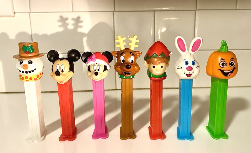 PEZ CANDY DISPENSERS Variety of 7 HOLIDAY characters-Disney,Christmas & more Vtg