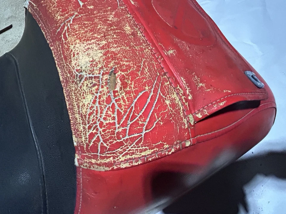 99 00 01 02 03 04 Conjunto de asiento clásico Polaris Edge XC Touring rojo Foto 4 de 4