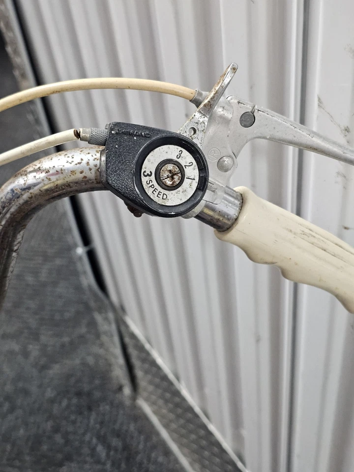 Ross Barracuda bicycle 3 Speed Banana Seat 1960s Vintage  - Image 4 of 4