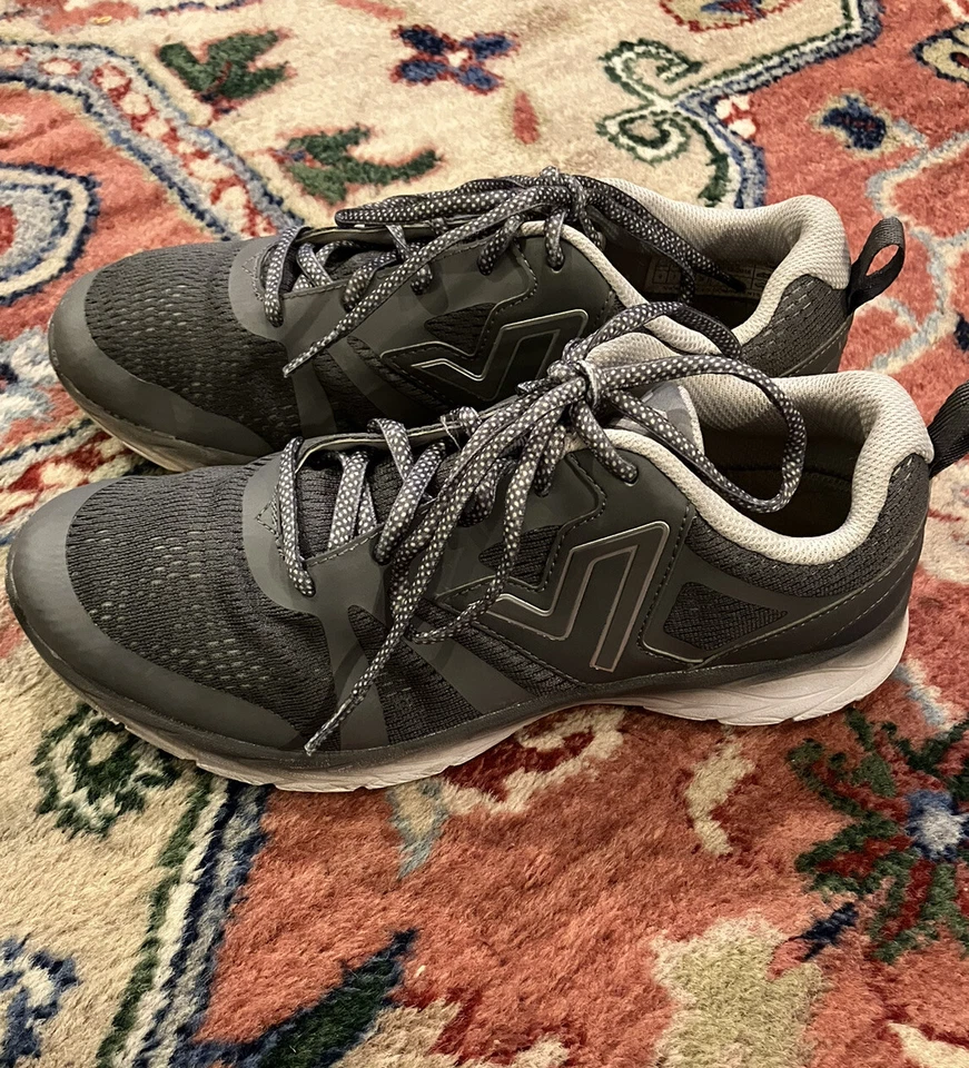 Tenis activos Vionic para mujer Brisk Miles gris/plateado talla 9 zapatos anchos para caminar/correr Foto 2 de 4