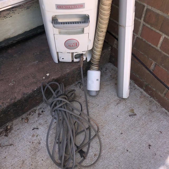 Electrolux Epic 8000 Canister Vacuum Cleaner W/attachments Model C133A