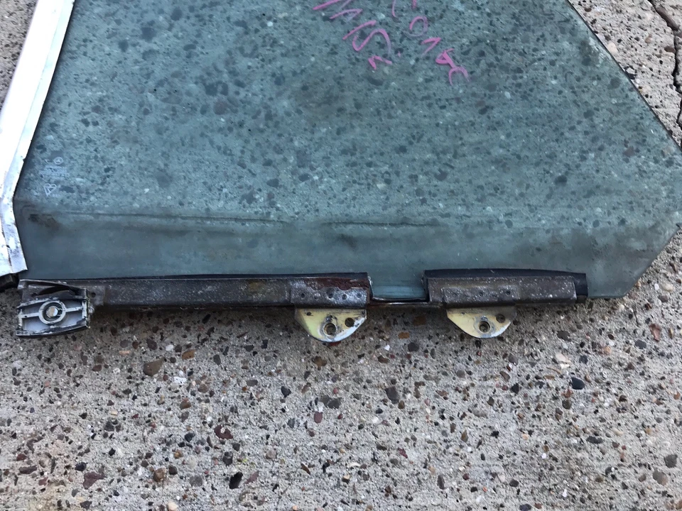 1236700810 VENTANA TRASERA C123 230C 230CE 280C 280CE 300CD 300CDT DERECHA Foto 2 de 2