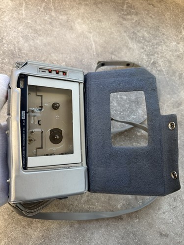 Vintage 80s Toshiba KT-R1 Stereo Cassette Recorder FM Radio Walkman UNTESTED - Picture 20 of 22