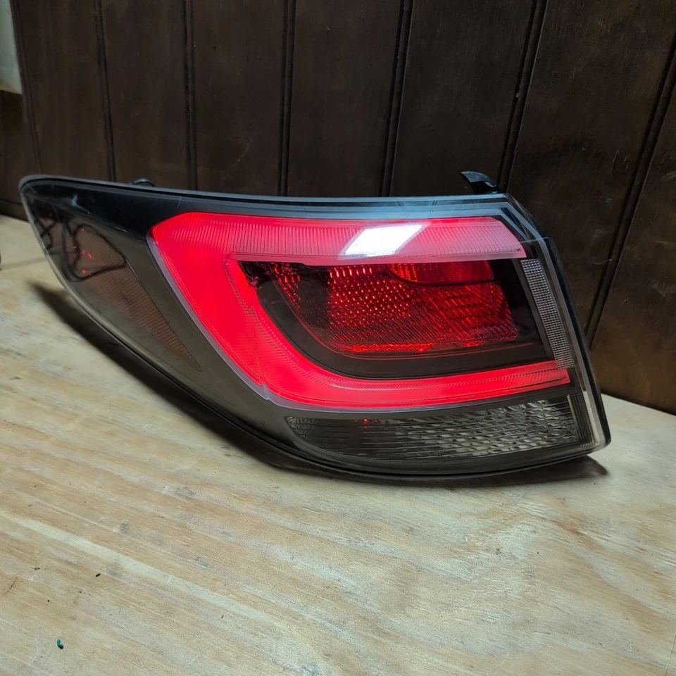 Luz trasera exterior híbrida Hyundai Sonata 2016-2017 izquierda izquierda izquierda piloto OEM probado Foto 2 de 4