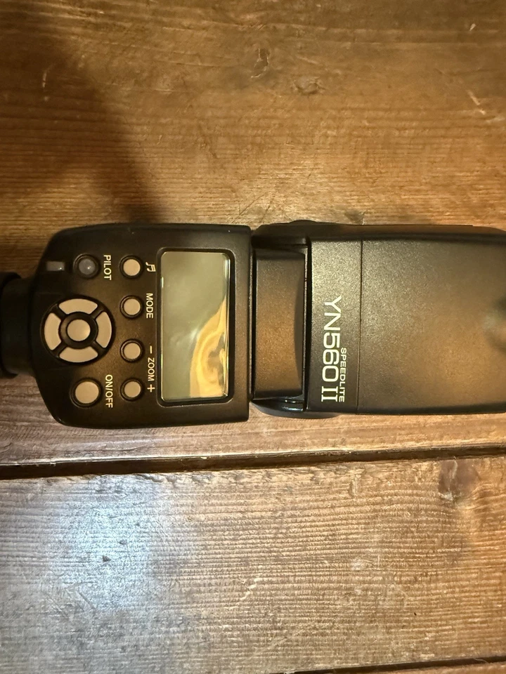 Yongnuo Digital Speedlite YN560-II Shoe Mount Camera Flash - Image 3 of 4
