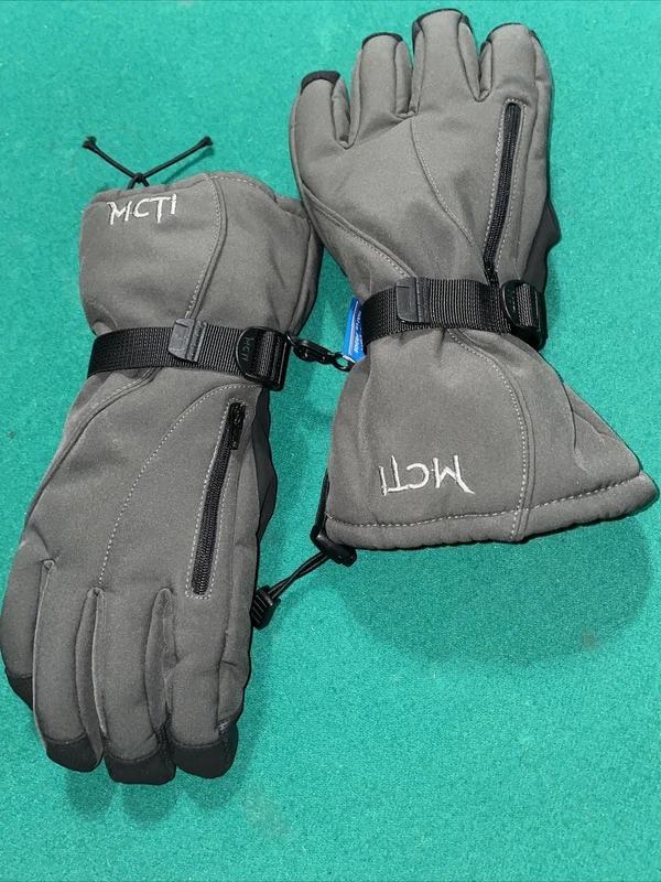 MCTI waterproof ski gloves in medium