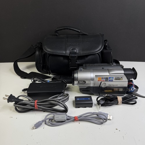 Sony Handycam CCD-TRV608 Hi8 Camcorder NightShot w/ Battery - WORKS GREAT (READ)