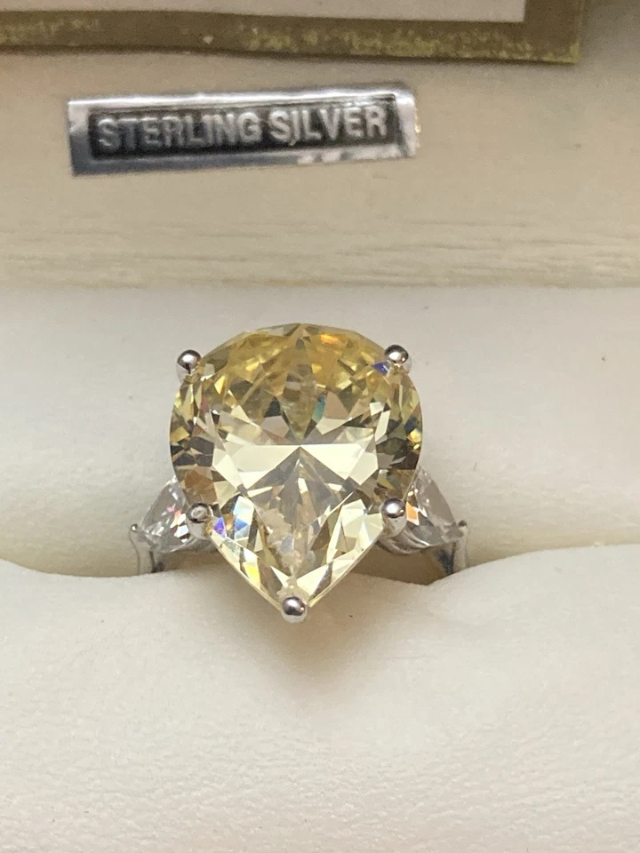 Anillo Crislu amarillo y transparente circonita cúbica circonita cúbica circonita cúbica talla 7 Foto 2 de 4