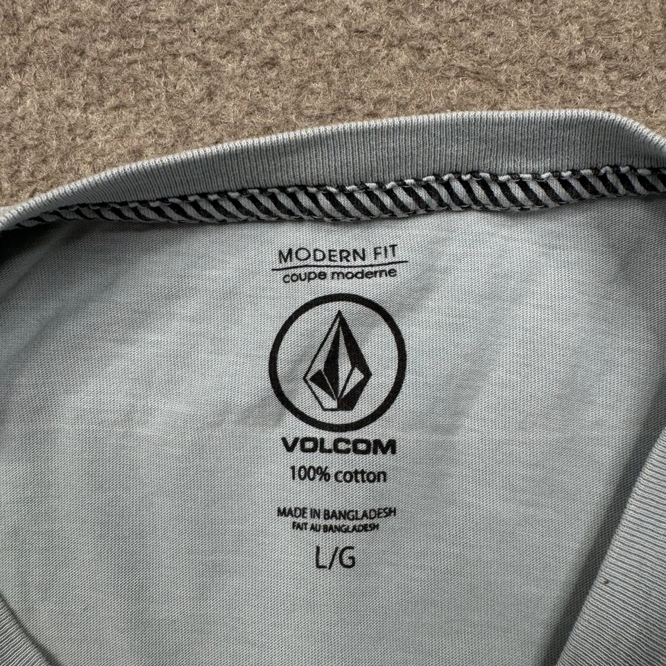 Volcom Men's Shirt Size L Blue Short Sleeve Vintage Y2K Surf Outdoor Pocket Tee - Image 3 of 4