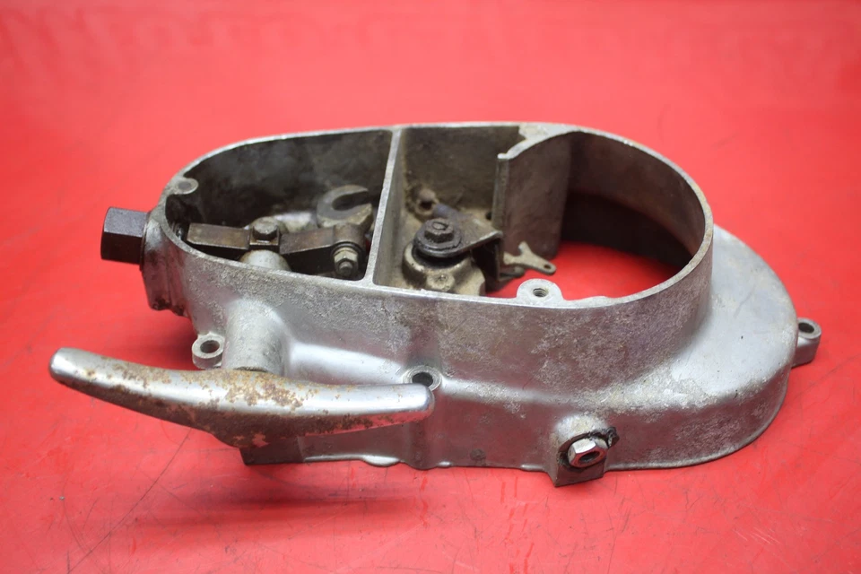 Suzuki TC100 1974 cubierta de cárter selector de alta gama baja 11351-25101 Foto 3 de 4