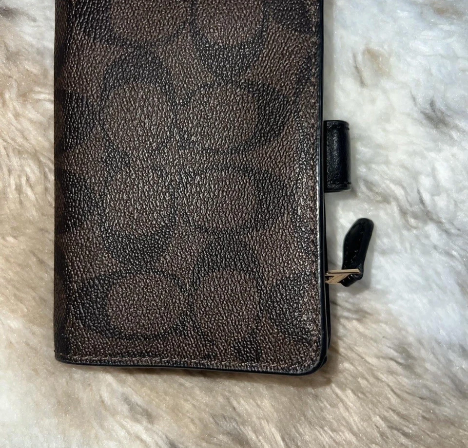 Calvin Klein CK 标志棕色拉链身份证钱包二手状况完好 — 第 2/4 张图片