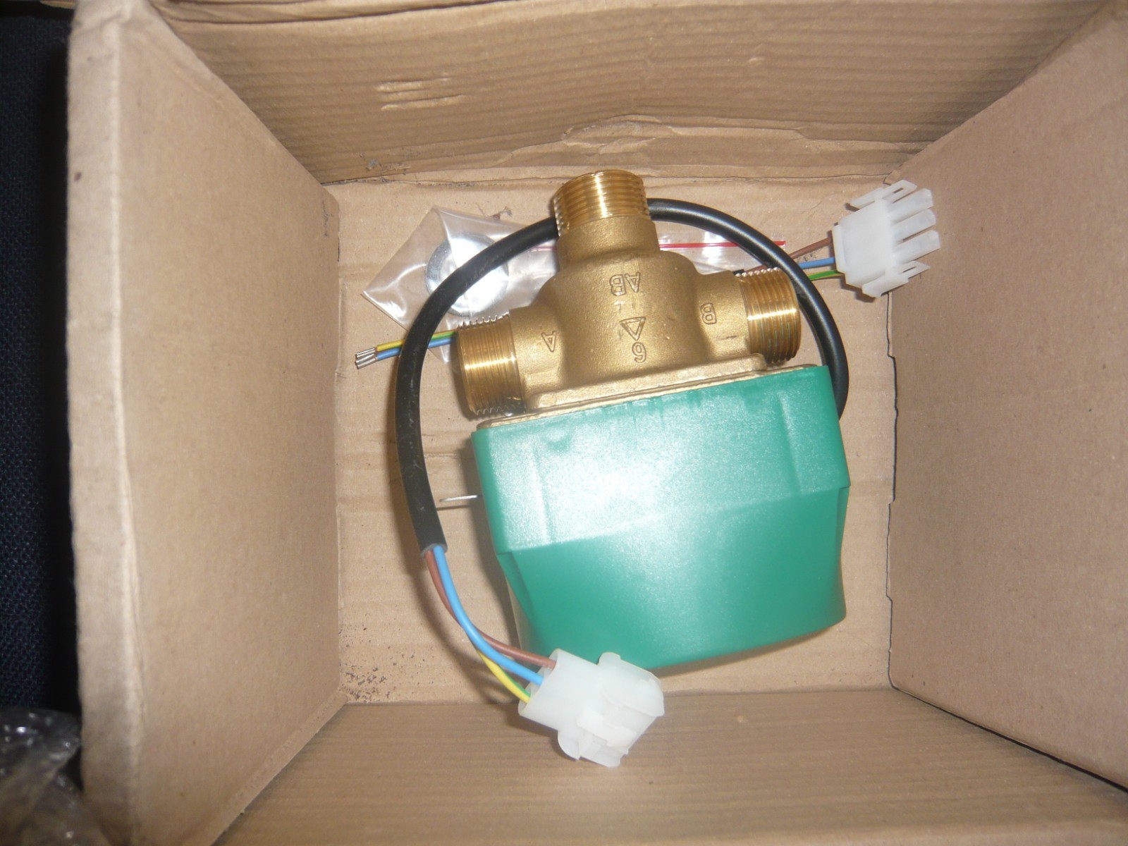 Ferroli Optimax 25C 3 Way Diverter Valve with Actuator Head 39810940