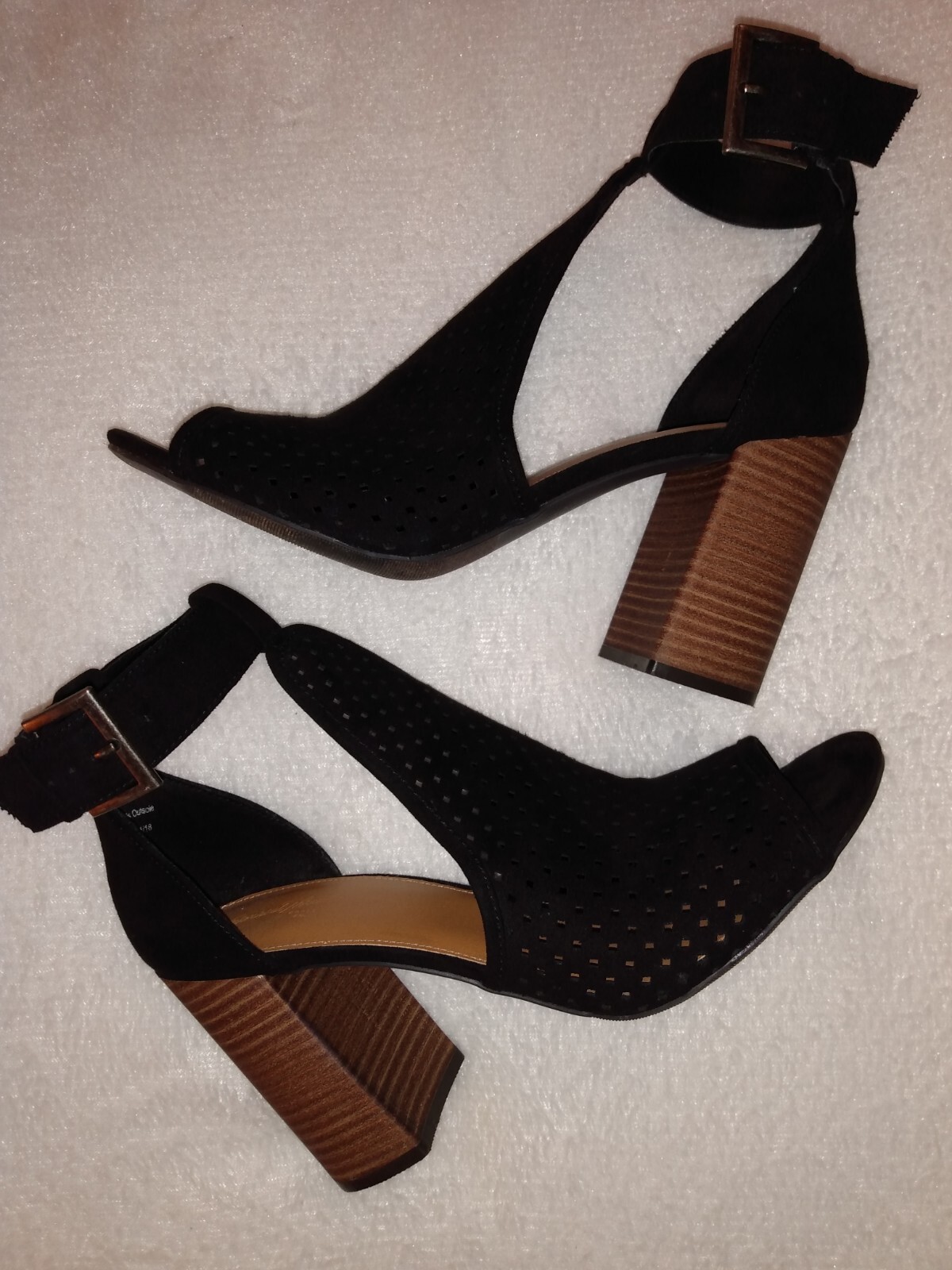 Universal Thread Women's Black Microsuede Ankle S… - image 1