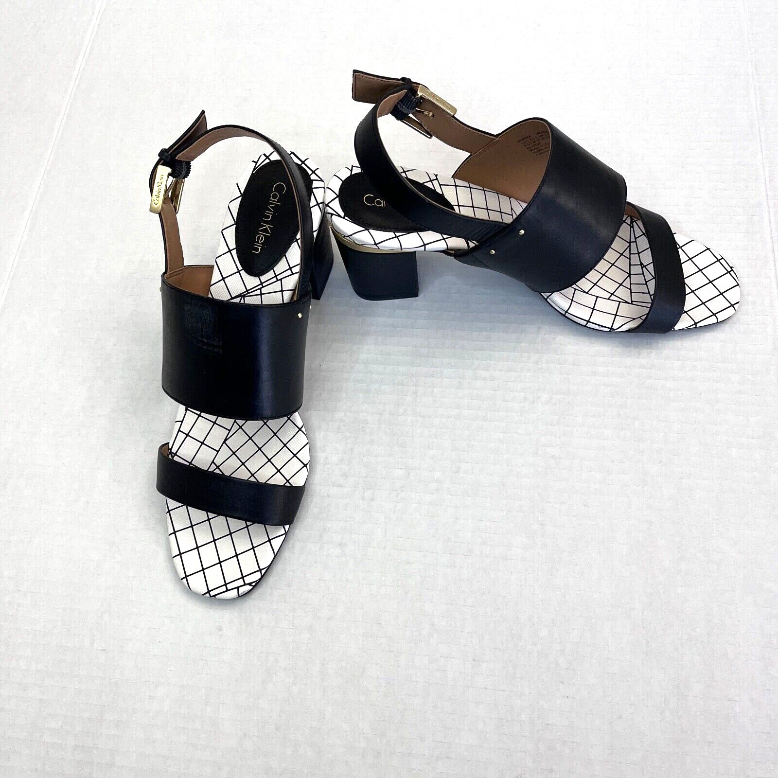 Talla 8.5 Calvin Klein Corina Sandalia Mujer Cuero Negro Punta Abierta Logo Hebilla NUEVA