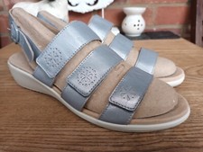 BNWOT HOTTER MILAN  PEARL PALE BLUE REAL LEATHER STRAPPY SANDALS. SIZE UK 7. 