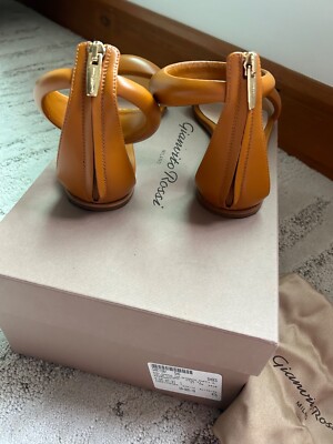 【関税&送料込】Gianvito Rossi Bijoux Nappa Flat Sandals Bijoux metallic leather sandals in gold - Gianvito Rossi