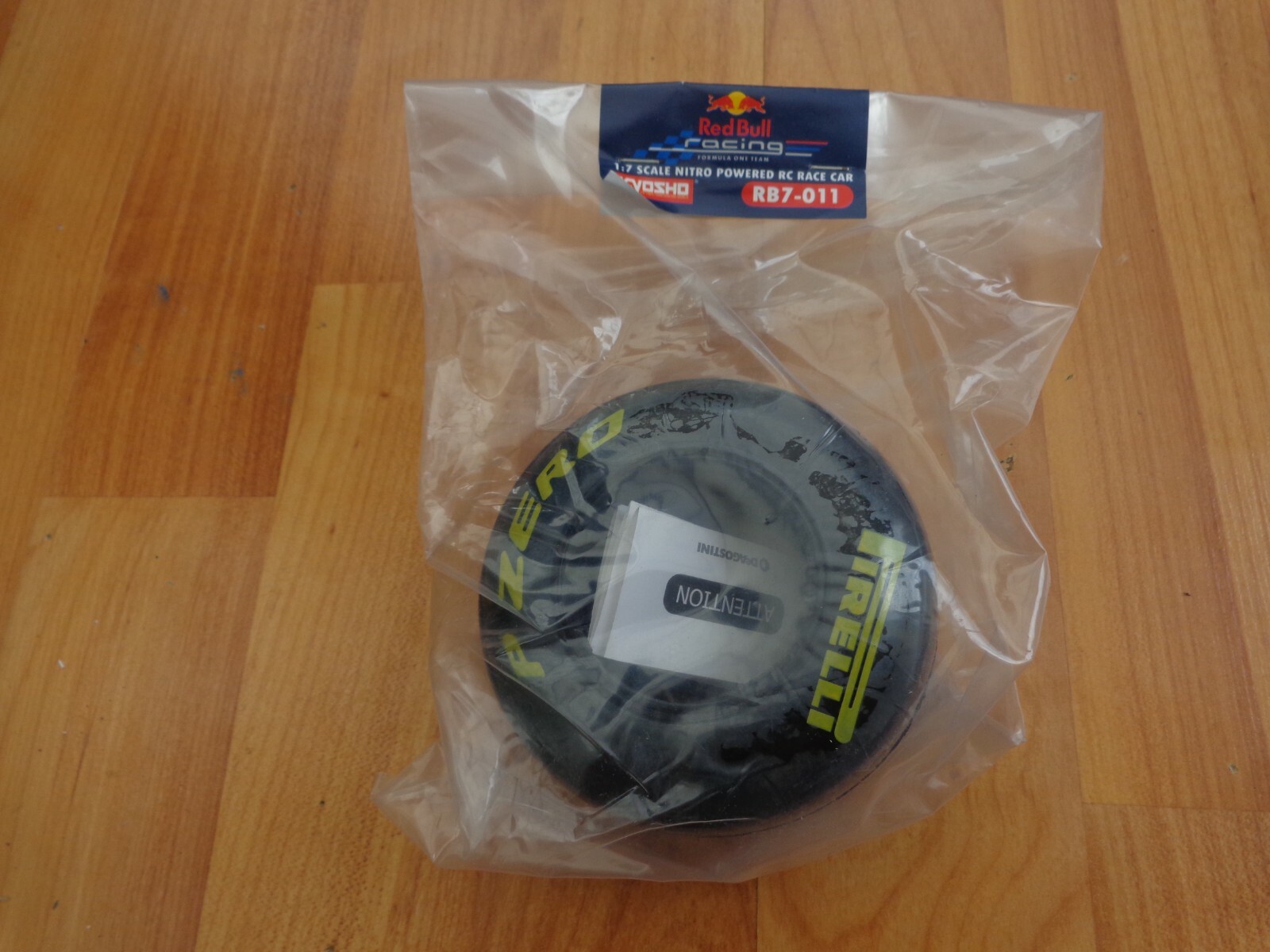1/7 DEAGOSTINI BUILD THE RED BULL RACING RB7 RC F1 CAR #11 FRONT RIGHT TYRE
